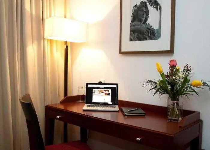 维斯康蒂军事酒店 3*