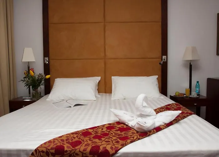 维斯康蒂军事酒店 3*