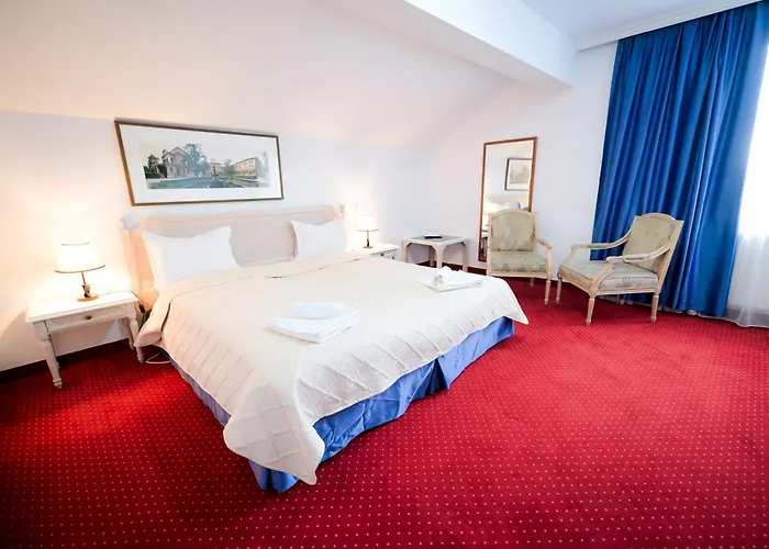 维斯康蒂军事酒店 3*