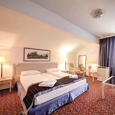 Hotel Visconti Militari 3*